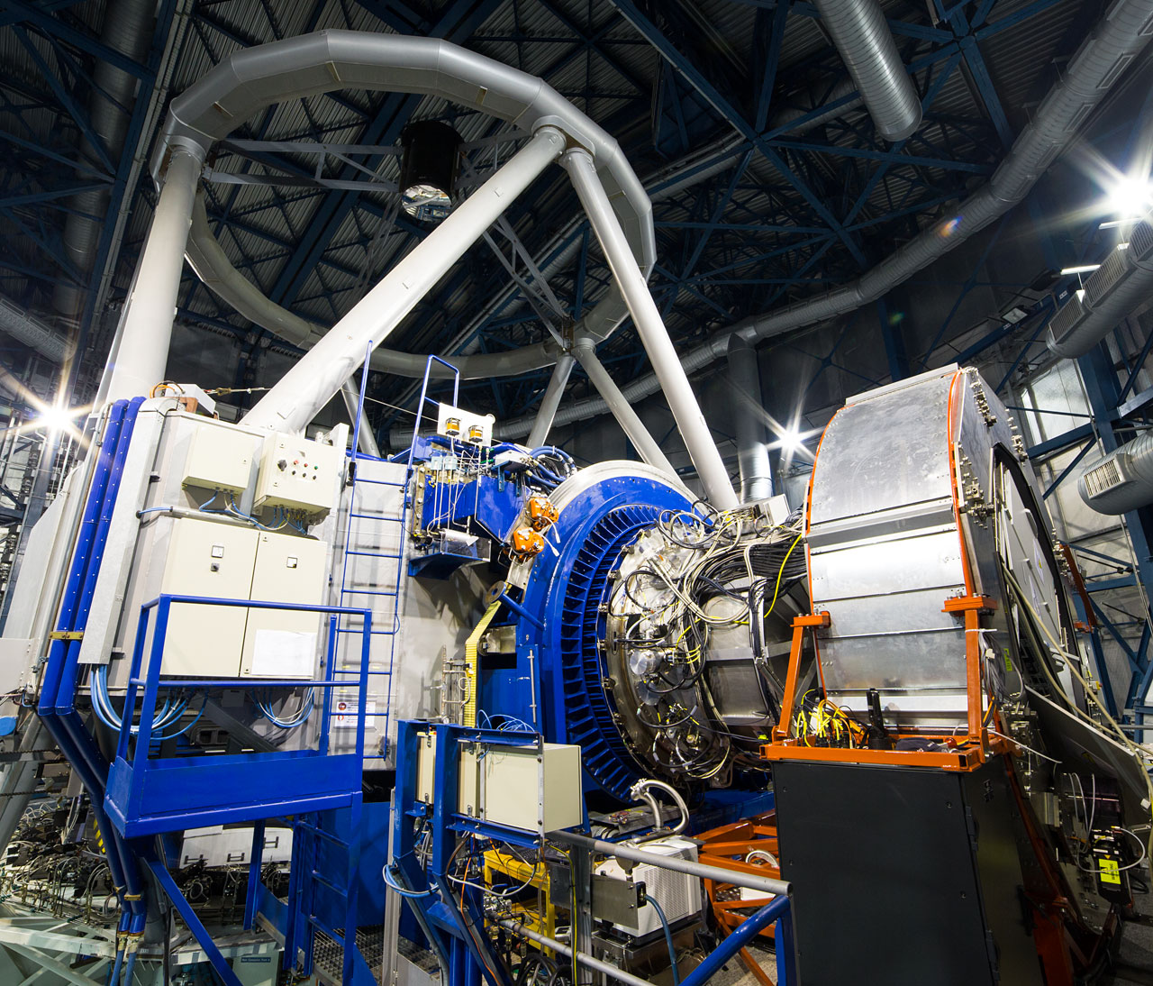 Telescope's New Robot Spies Distant Galaxies' Early Lives